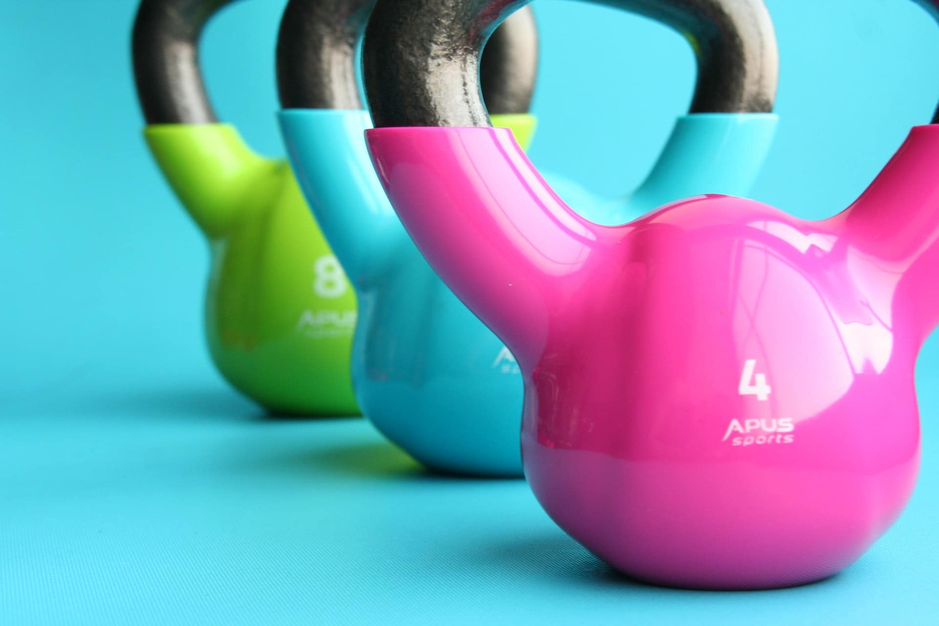 Dumbbells vs kettlebells-de verschillen en de eigenschappen
